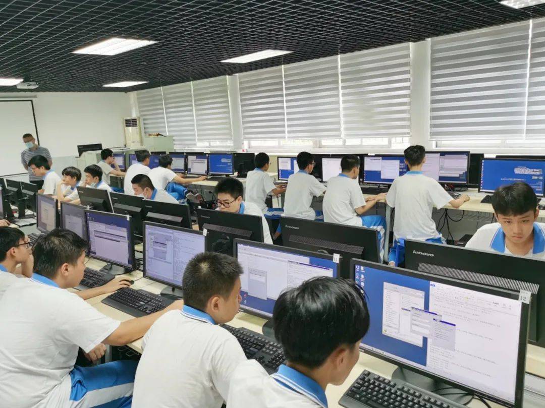 擁抱互聯(lián)時(shí)代的硬核技能 廣州市天河職中計(jì)算機(jī)網(wǎng)絡(luò)技術(shù)專業(yè)網(wǎng)絡(luò)技術(shù)研發(fā)